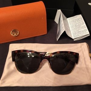 brand new tory burch sunnies!!